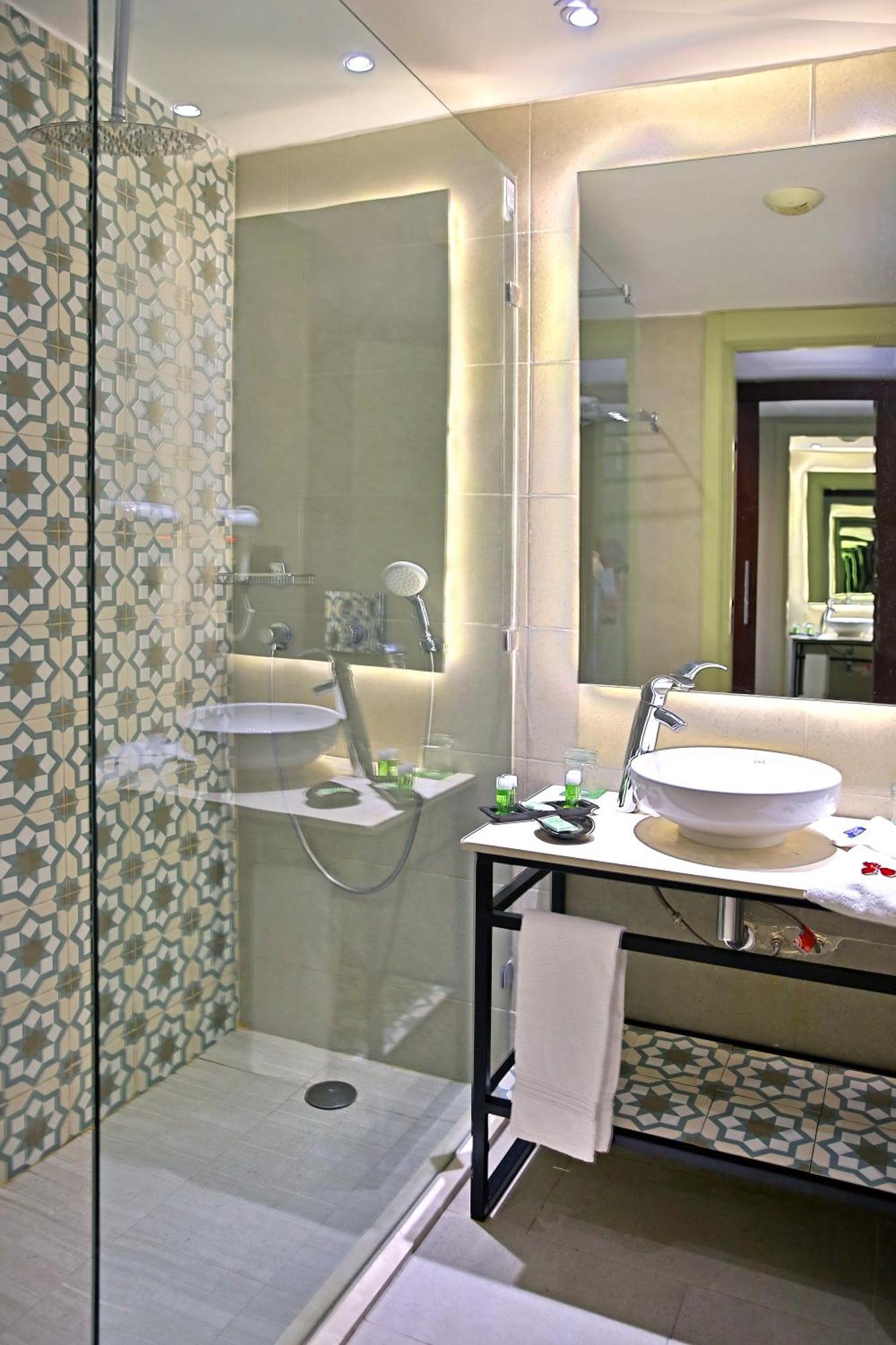 Privilege Room Queen Size Bed Garden View