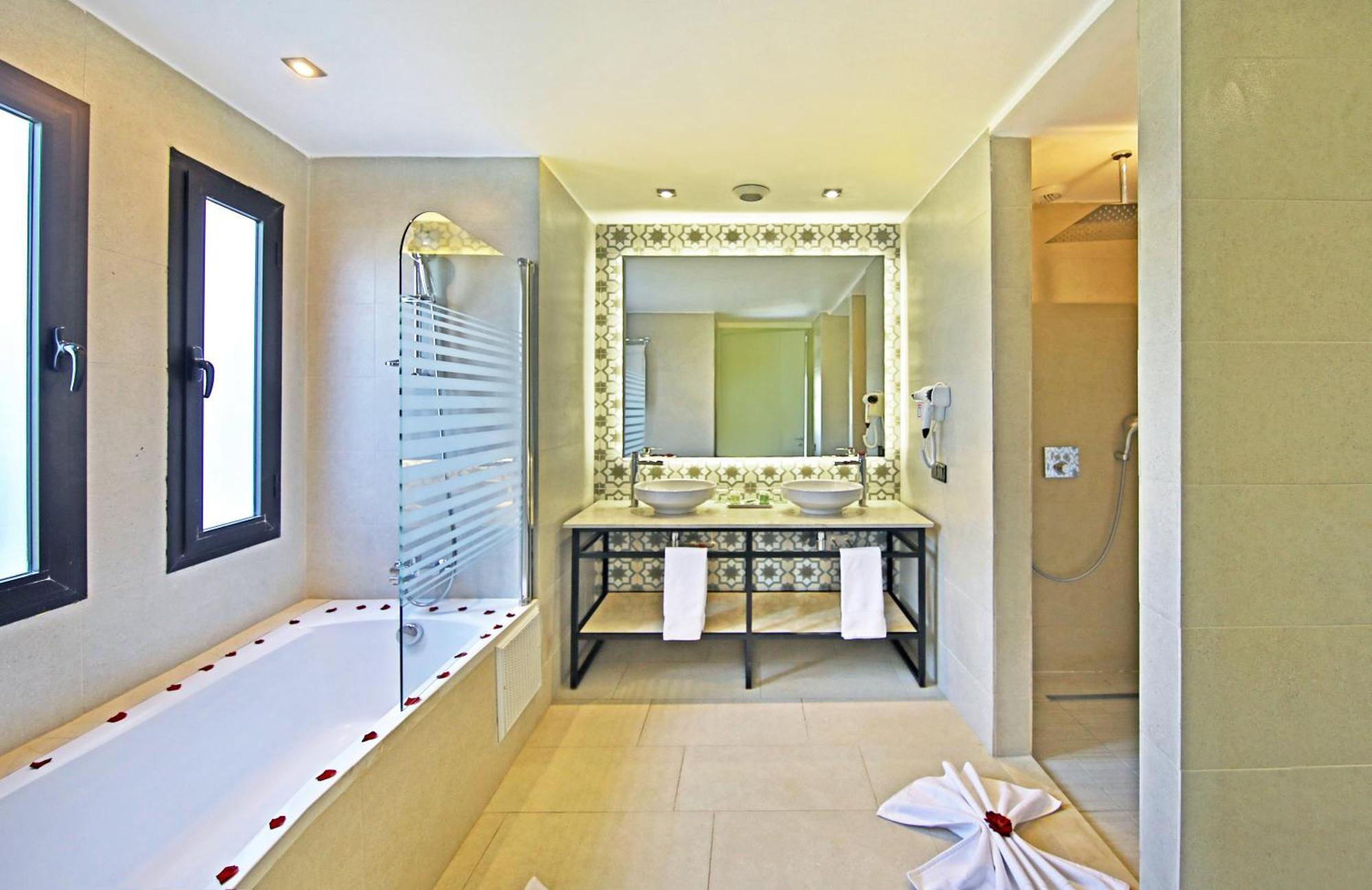 Junior Suite King Size Bed Garden View